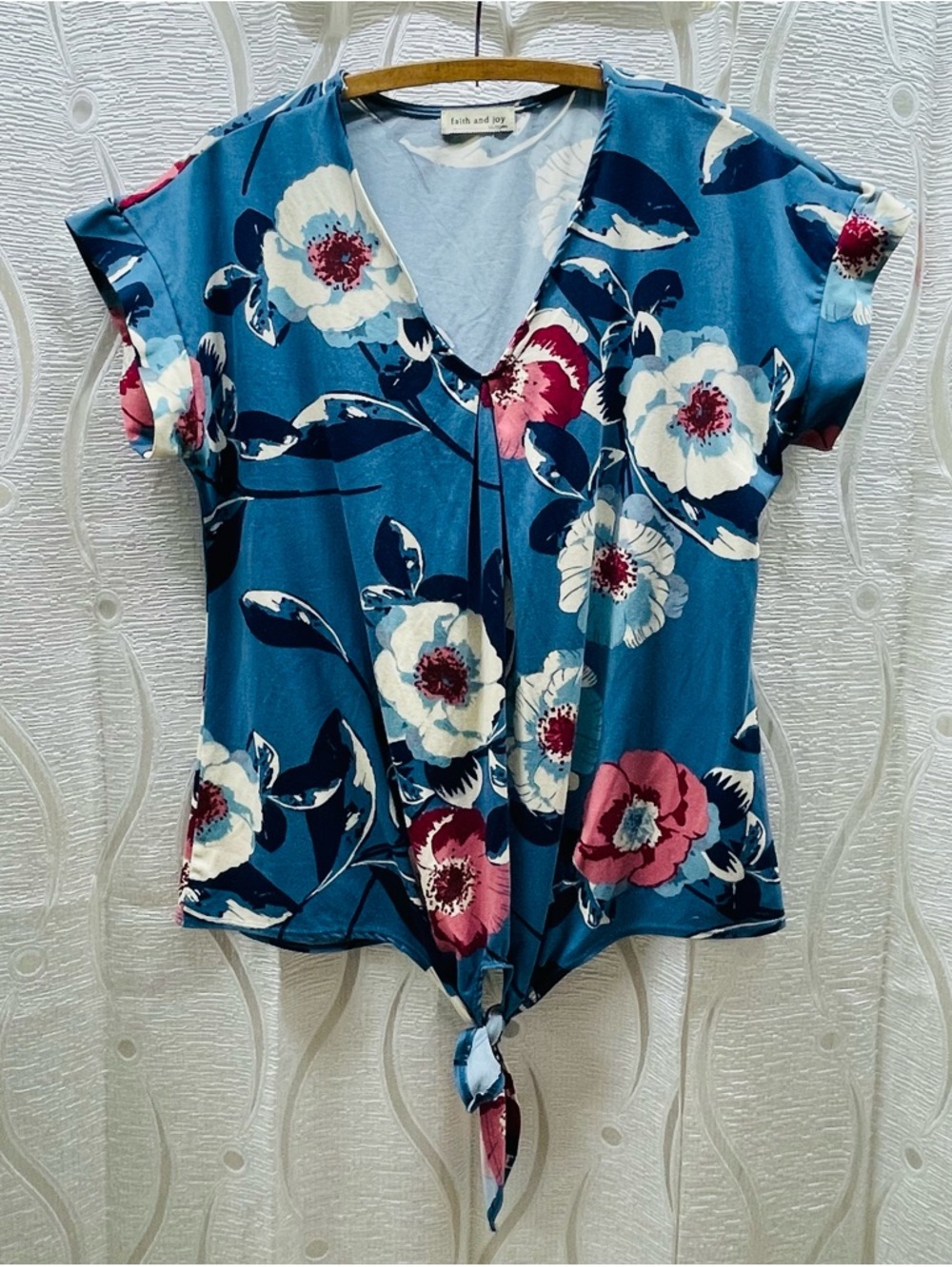 Faith and Joy Floral Blouse Womens Small Blue V-Neck Tie Front Excellent Boho